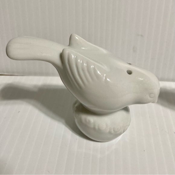Bird Salt & Pepper Shakers White Pedestal Ceramic 3” x 3.25” - Picture 10 of 16